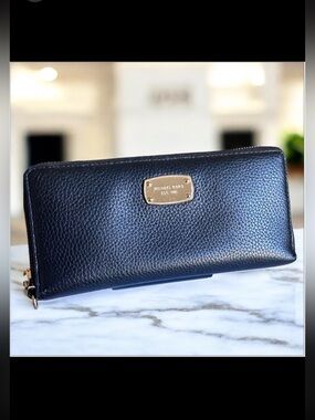 Michael Kors Jet Set Continental Large Black Wallet Pebbled Leather gold hardwar